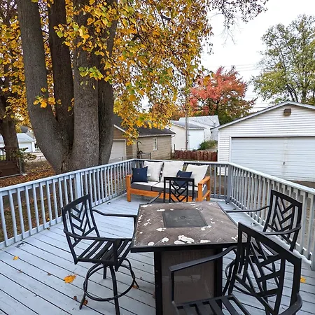Fenced Backyard, Deck, Pet-Friendly Home