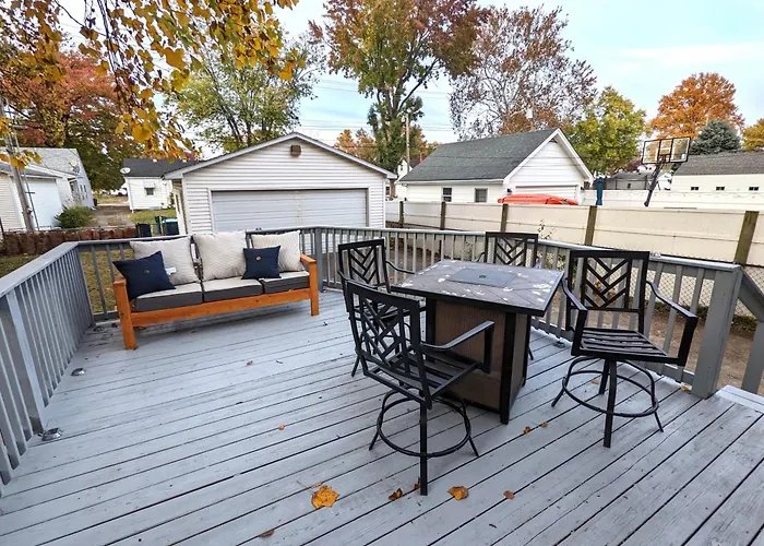 Fenced Backyard, Deck, Pet-friendly